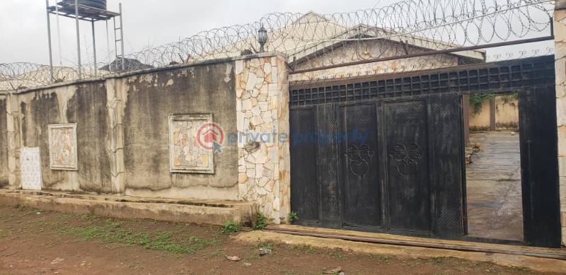 5 bedroom Bungalow For Sale At Kute Off Akala Wofun Area Ibadan. Ibadan Oyo - 1