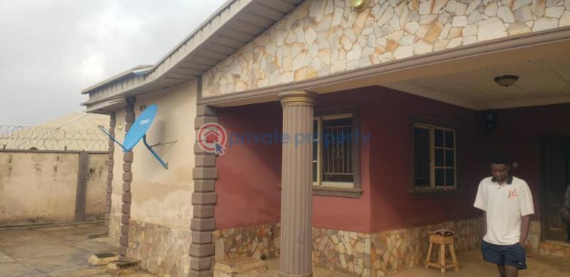 5 bedroom Bungalow For Sale At Kute Off Akala Wofun Area Ibadan. Ibadan Oyo - 4