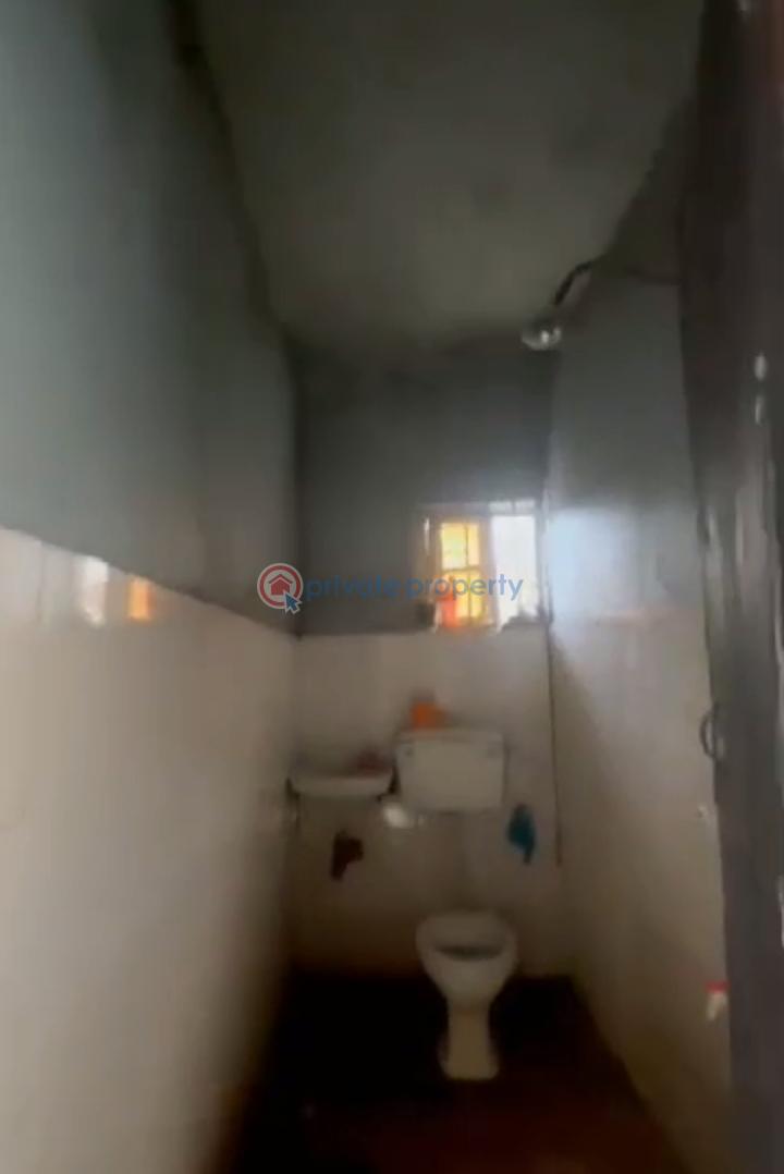 1 bedroom Flat & Apartment For Rent Off Shipeolu Road Palmgroove Shomolu Lagos - 3