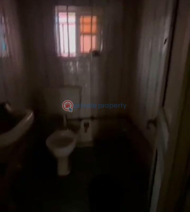 3 bedroom House For Rent Off Apata Street Shomolu Lagos - 5
