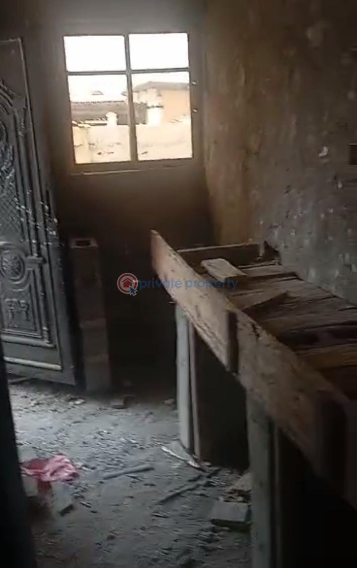 1 bedroom Mini Flat For Rent Off Babs Animashun Road Bode Thomas Surulere Lagos - 3