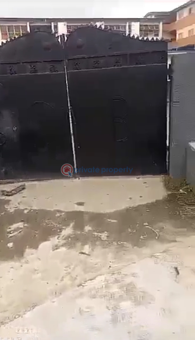 Land For Sale At Along Iwaya Road Onike Yaba Lagos - 1