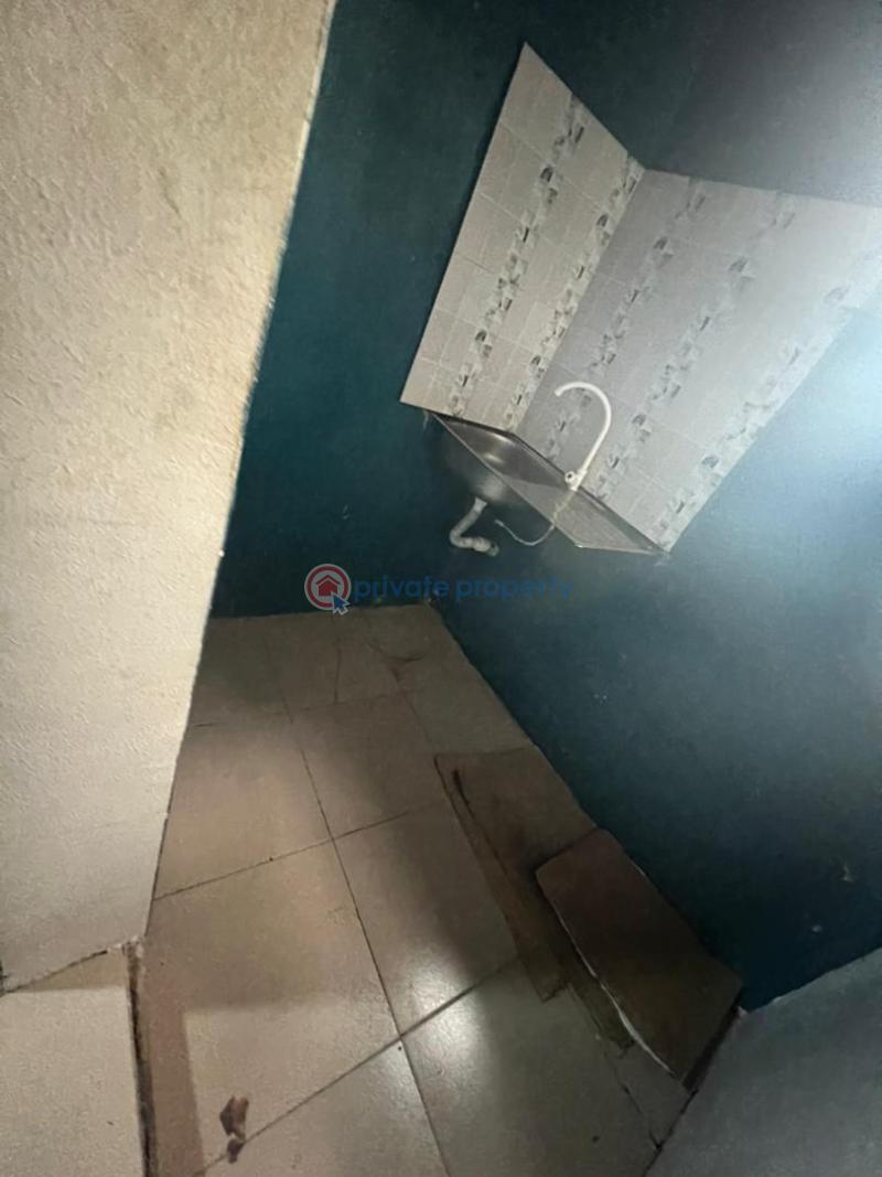 Self Contain For Rent Morroco Jibowu Yaba Lagos - 3