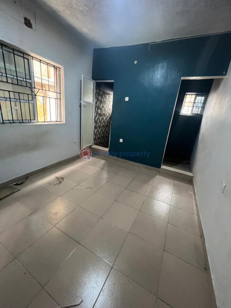 Self Contain For Rent Morroco Jibowu Yaba Lagos - 2
