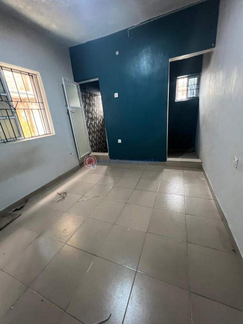 Self Contain For Rent Morroco Jibowu Yaba Lagos - 0