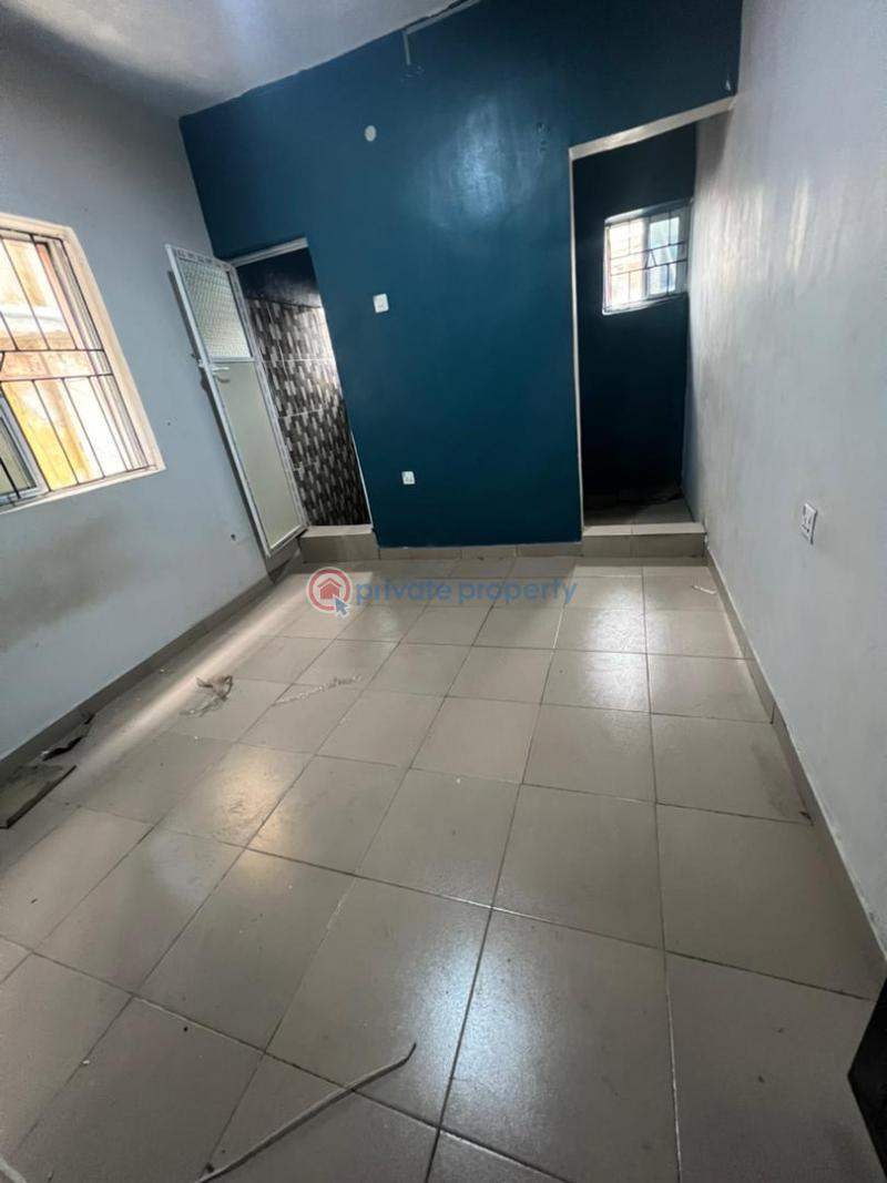 Self Contain For Rent Morroco Jibowu Yaba Lagos - 1