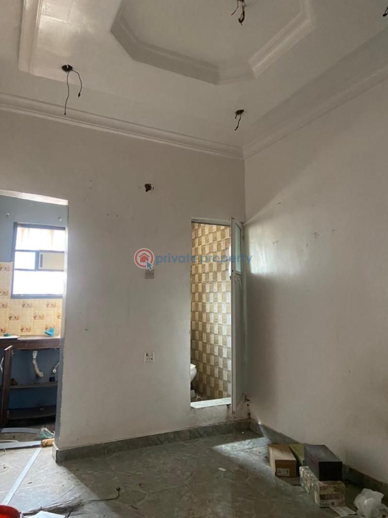 Self Contain For Rent Onike Yaba Lagos - 1