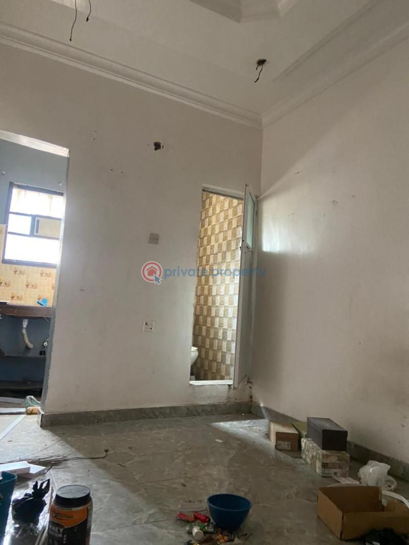 Self Contain For Rent Onike Yaba Lagos - 3