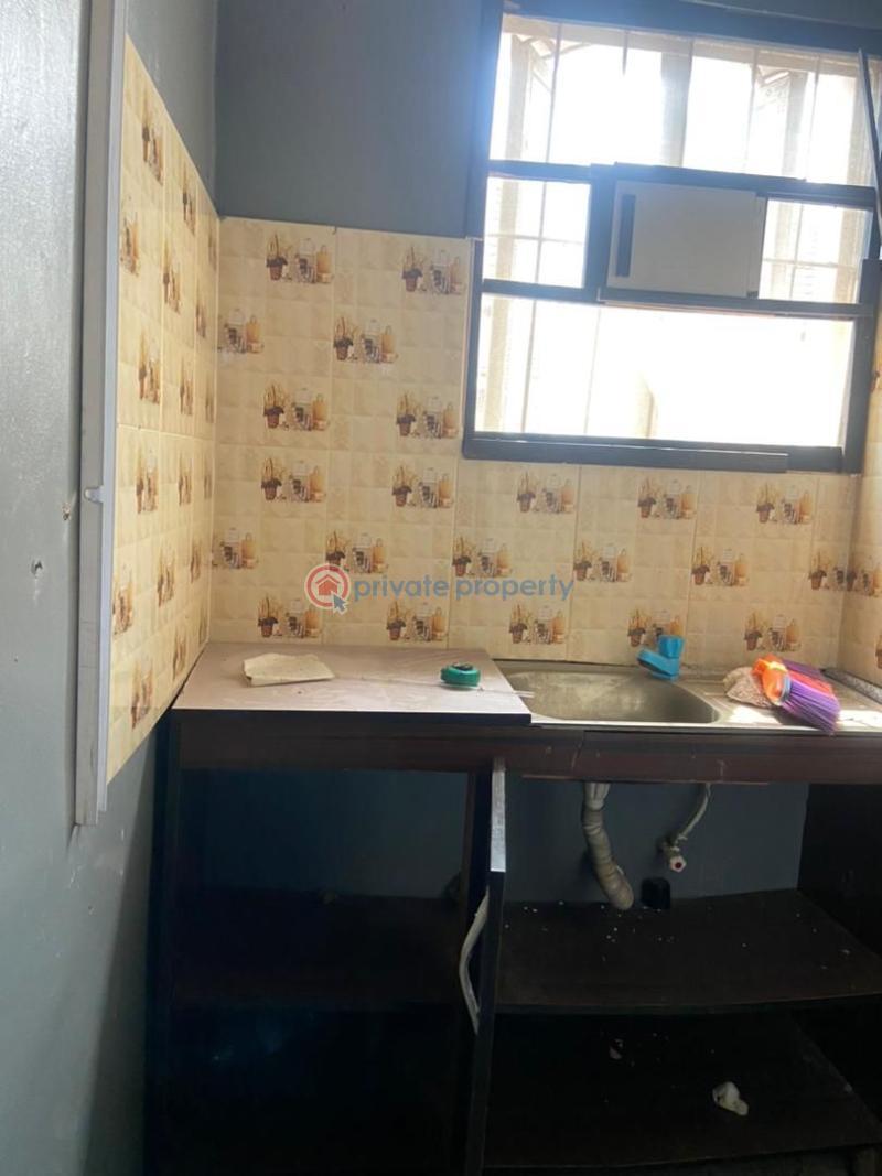 Self Contain For Rent Onike Yaba Lagos - 4