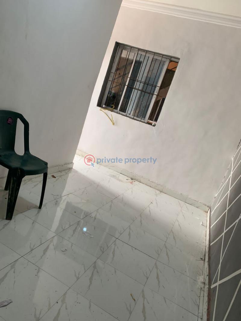 For rent Self Contain Obanikoro Estate Obanikoro Shomolu Lagos (PID 9PBGBX) Private Property