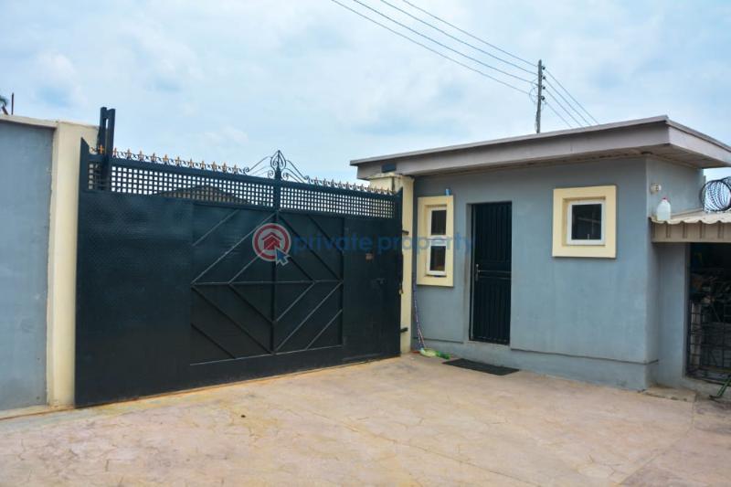 4 bedroom House For Sale Along Zoe Hospital, Extension Ibadan Oyo - 2
