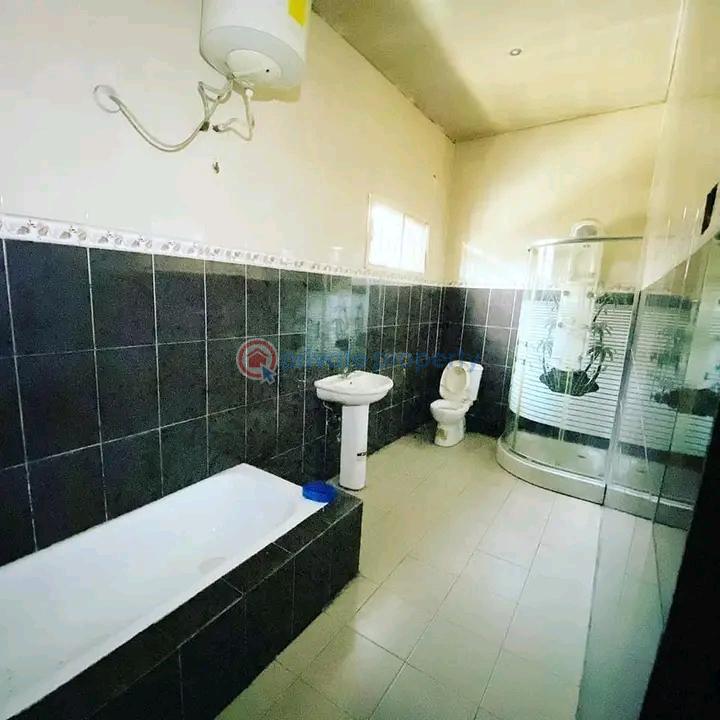4 bedroom House For Sale Off Ikporo Road Rumuodara Port Harcourt Rivers - 3