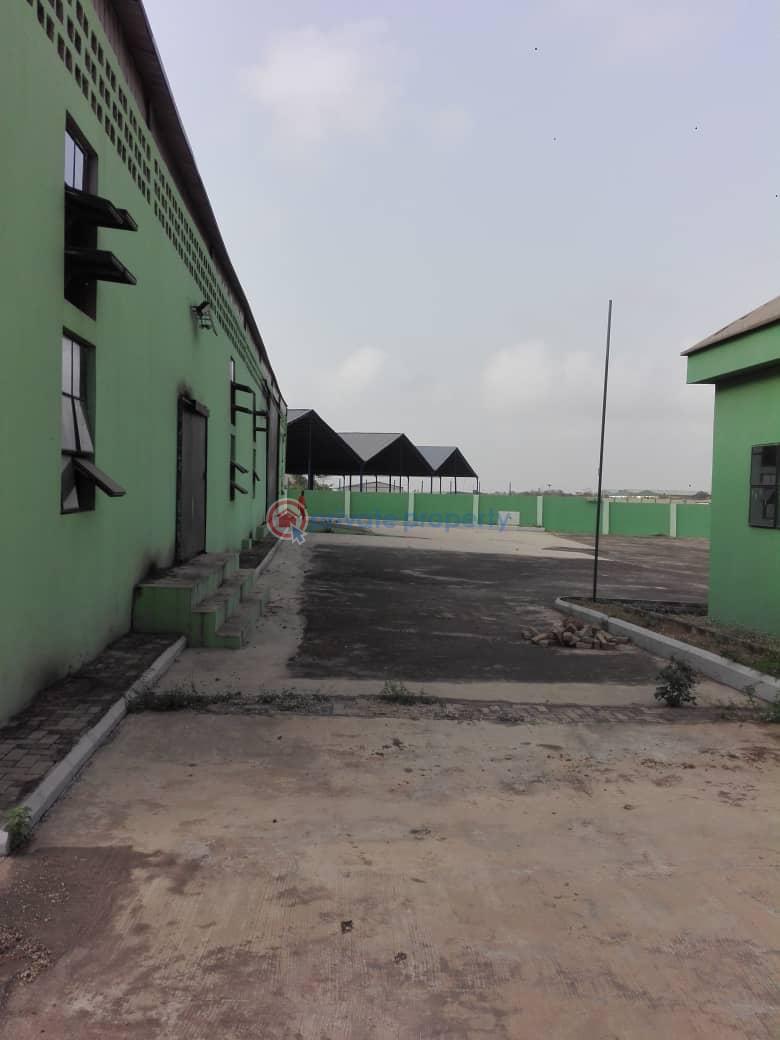 Warehouse For Sale Slightly Off Lagos Ibadan Expressway, By Olufuwape Junction/ap Bus Stop, Just After New Makun City, Ogun Ogun area  - 3