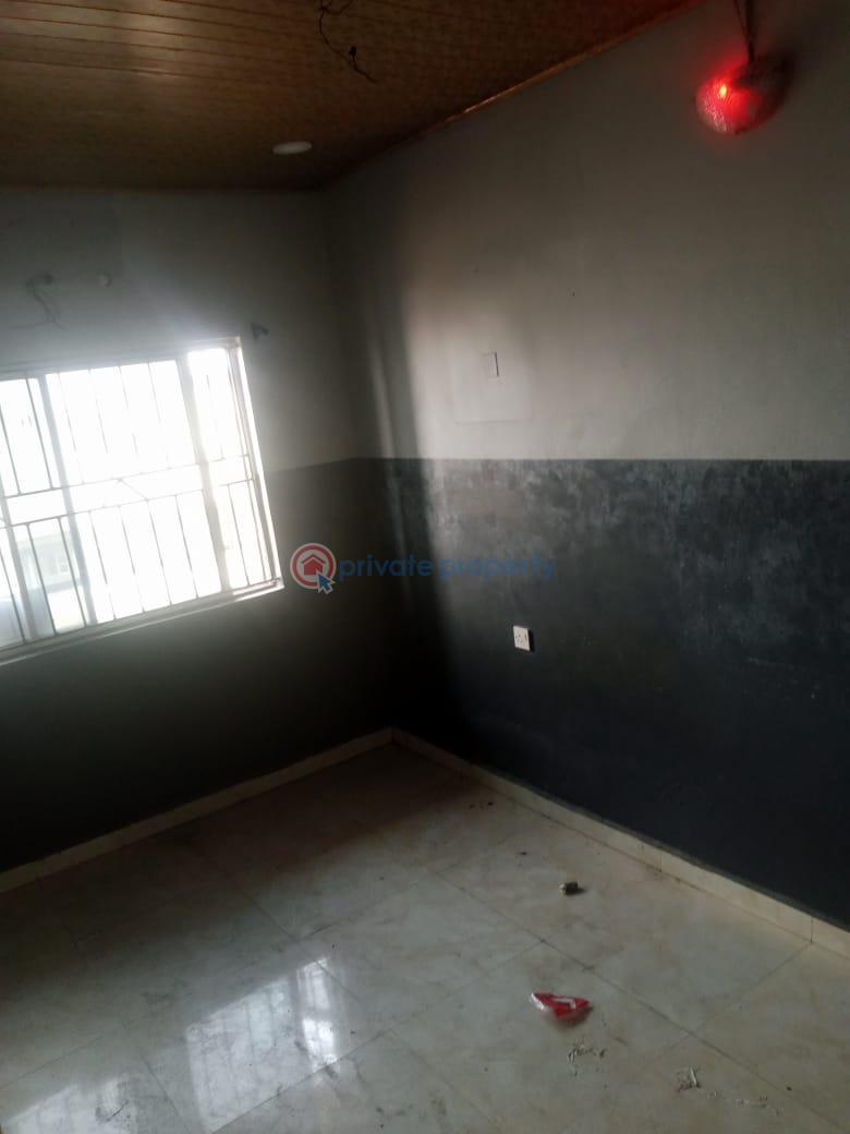 Self Contain For Rent Abule Oja Yaba Lagos - 0