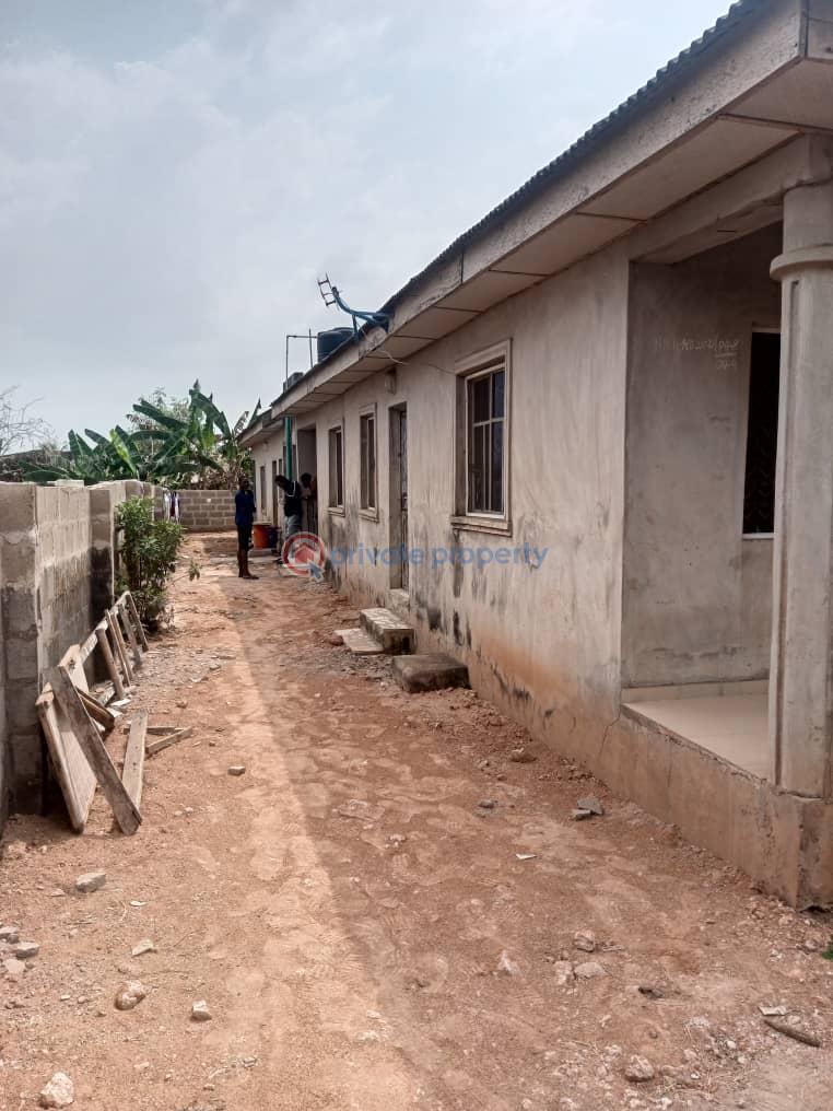 House For Sale Obasanjo Link Bridge Agege Lagos - 1