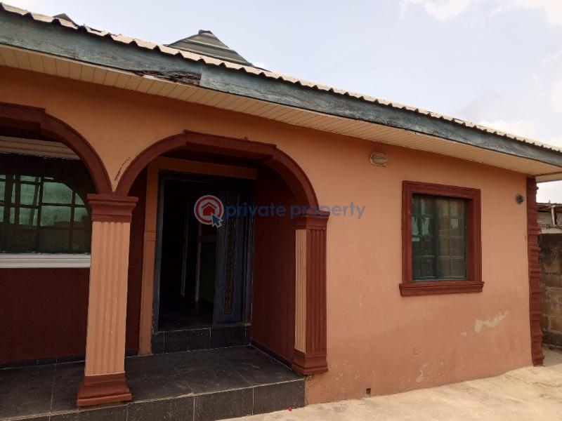 3 bedroom Detached Bungalow For Sale Ashipa Akala Express Ibadan Oyo - 4