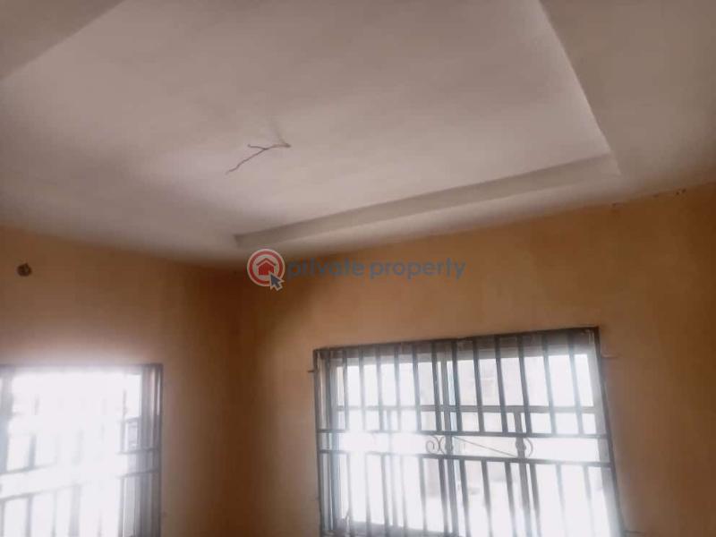 1 bedroom Self Contain For Rent Abule Ijesha Yaba Lagos - 2
