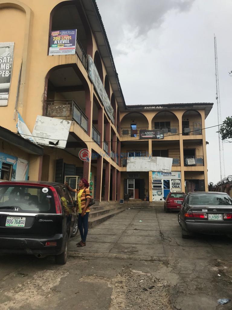 Shop For Sale Orita Challenge, New Garage Ibadan Oyo - 1