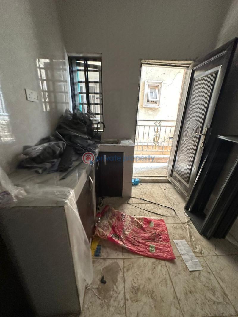 2 bedroom House For Rent Yaba Lagos - 3