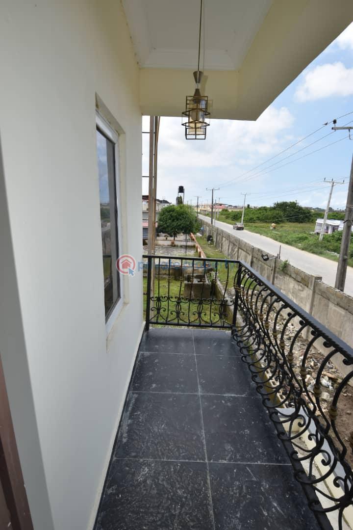 4 bedroom House For Rent Serene Estate Ikota Lekki Lagos - 3