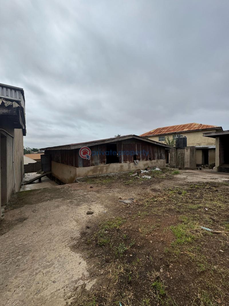 Warehouse For Sale Olaogun, Old Ife Road, Along Agodi Gra. Agodi Ibadan Oyo - 12