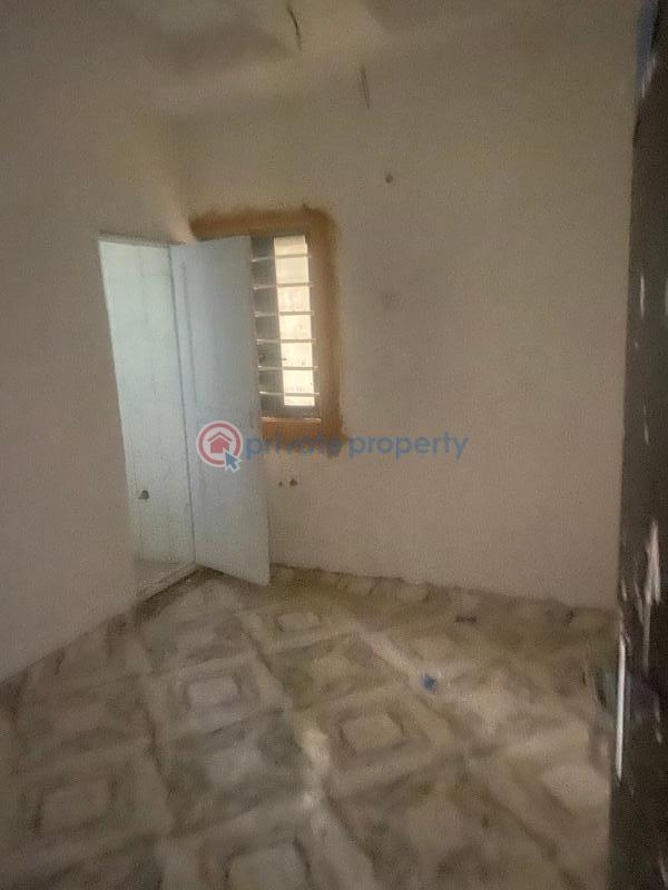 2 bedroom Block Of Flats For Sale Alagomeji Yaba Lagos - 7