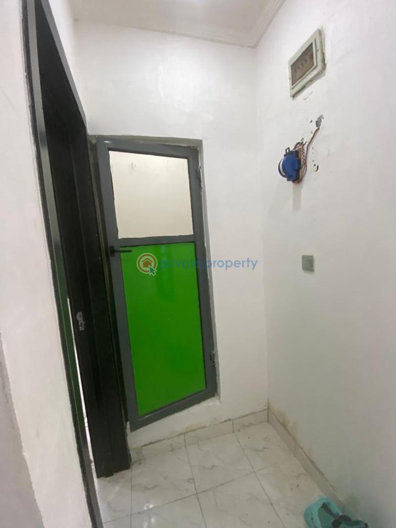 1 bedroom Flat & Apartment For Rent Fola Agoro Yaba Lagos - 2