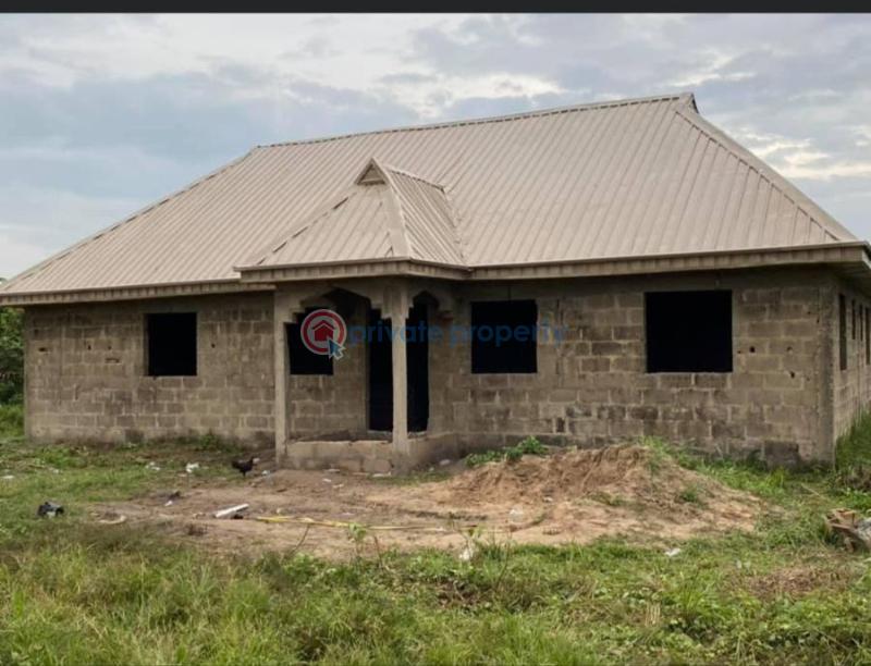 An uncompleted bungalow for sale 3 bedroom House For Sale Plot 10, Adunbu Close,behind Global Hotel,itori Ewekoro Ogun State. Ogun Ogun area