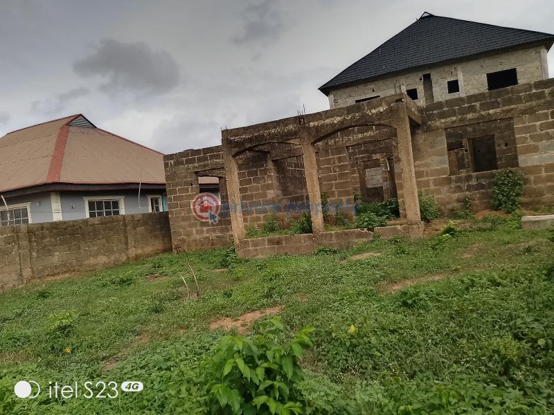 4 bedroom Detached Bungalow For Sale Asaka Area Of Elebu Akala Express Ibadan Oyo - 3