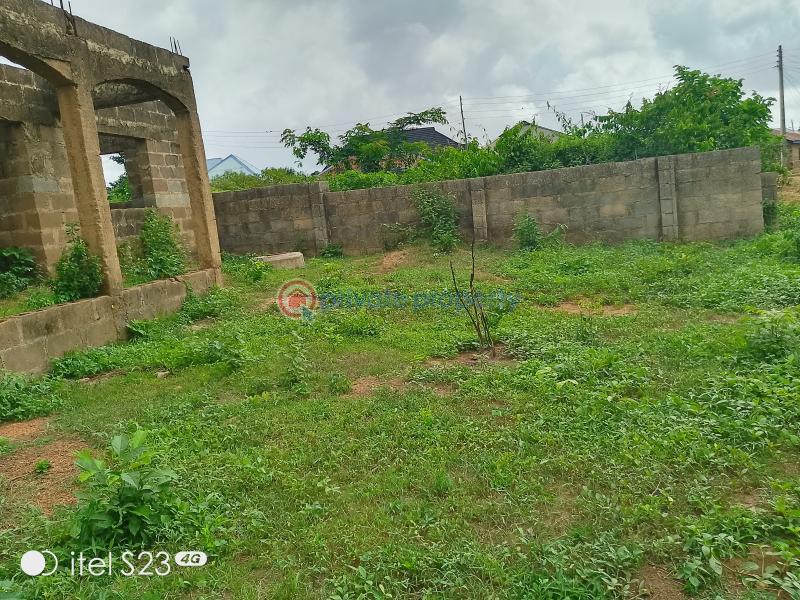 4 bedroom Detached Bungalow For Sale Asaka Area Of Elebu Akala Express Ibadan Oyo - 9