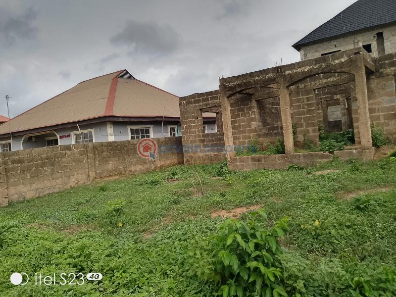 4 bedroom Detached Bungalow For Sale Asaka Area Of Elebu Akala Express Ibadan Oyo - 0