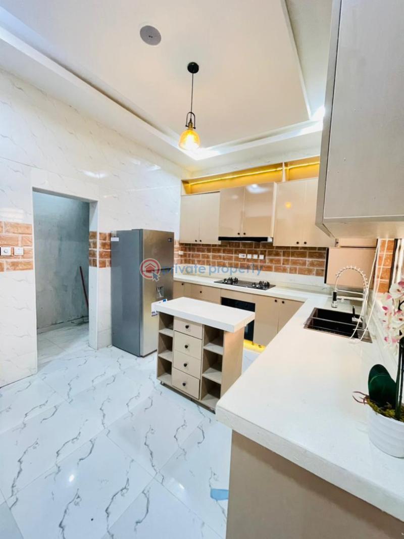 4 bedroom House For Sale 2nd Toll Gate Lekki Lagos - 3