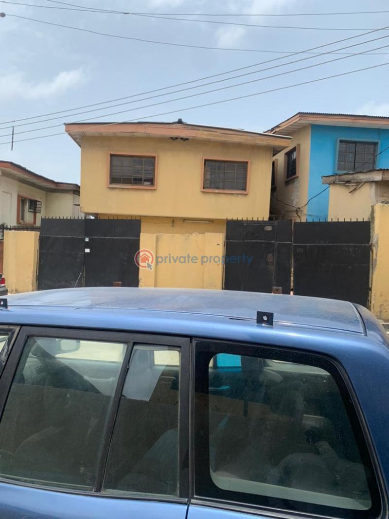 3 bedroom Flat & Apartment For Sale Akoka Yaba Lagos - 1