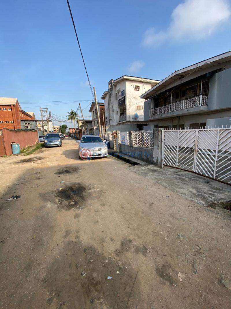 3 bedroom House For Sale Soluyi Gbagada Lagos - 2