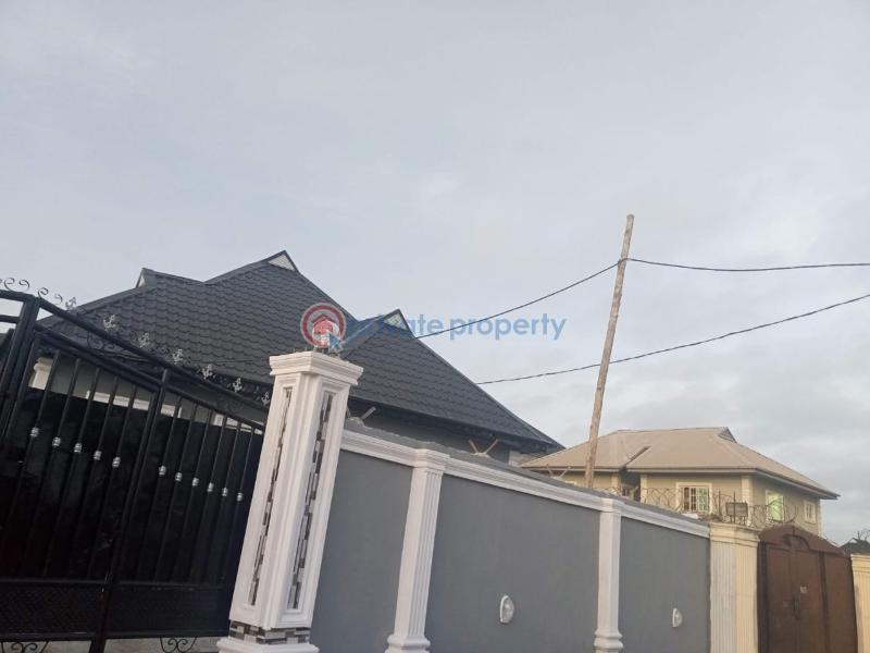 House For Sale Adeoje Off Akala.express Oluyole Extension Ibadan Segun Akala. Express Akala Express Ibadan Oyo - 1