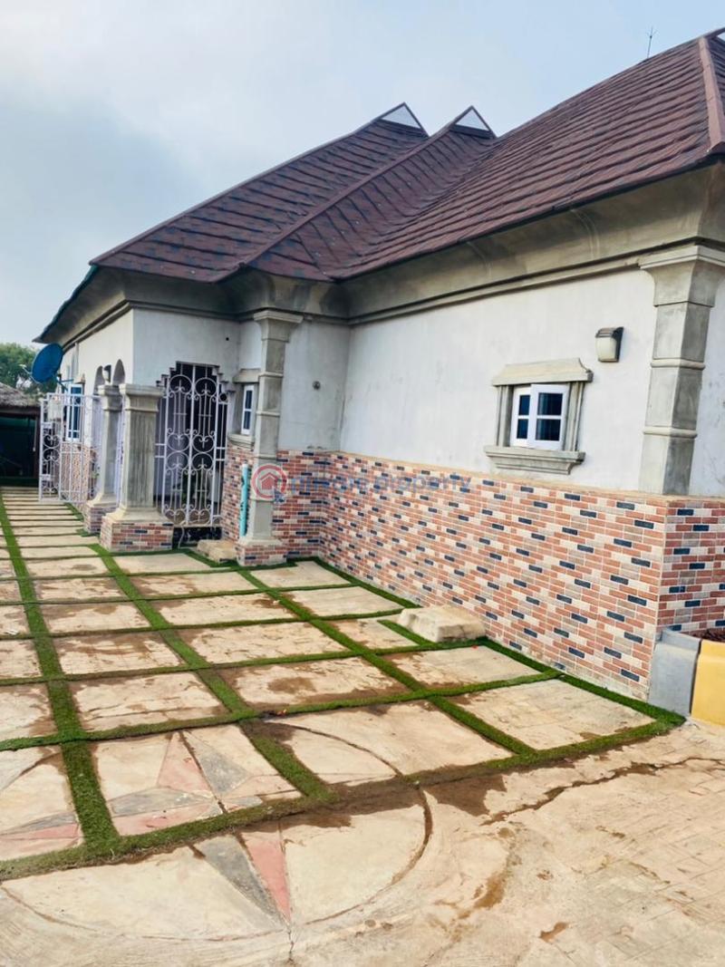 For sale 3 bedroom House Ajewole Street Ilorin Kwara (PID 5PAKRY