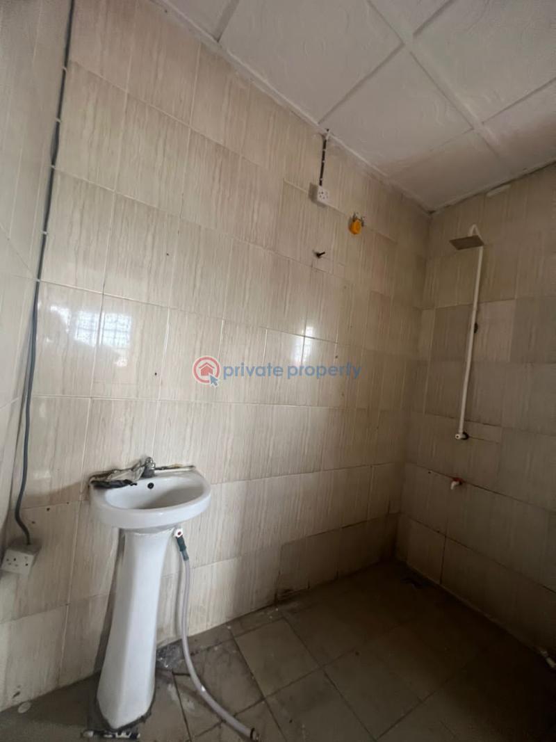 3 bedroom Flat & Apartment For Rent Iwaya Yaba Lagos - 2