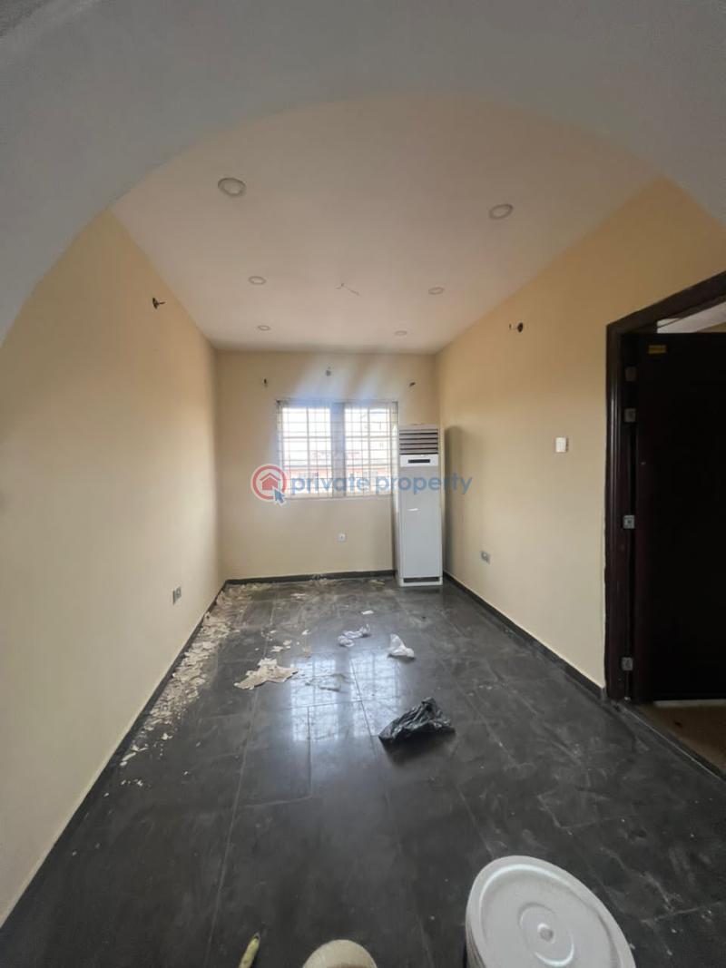 3 bedroom Flat & Apartment For Rent Iwaya Yaba Lagos - 0