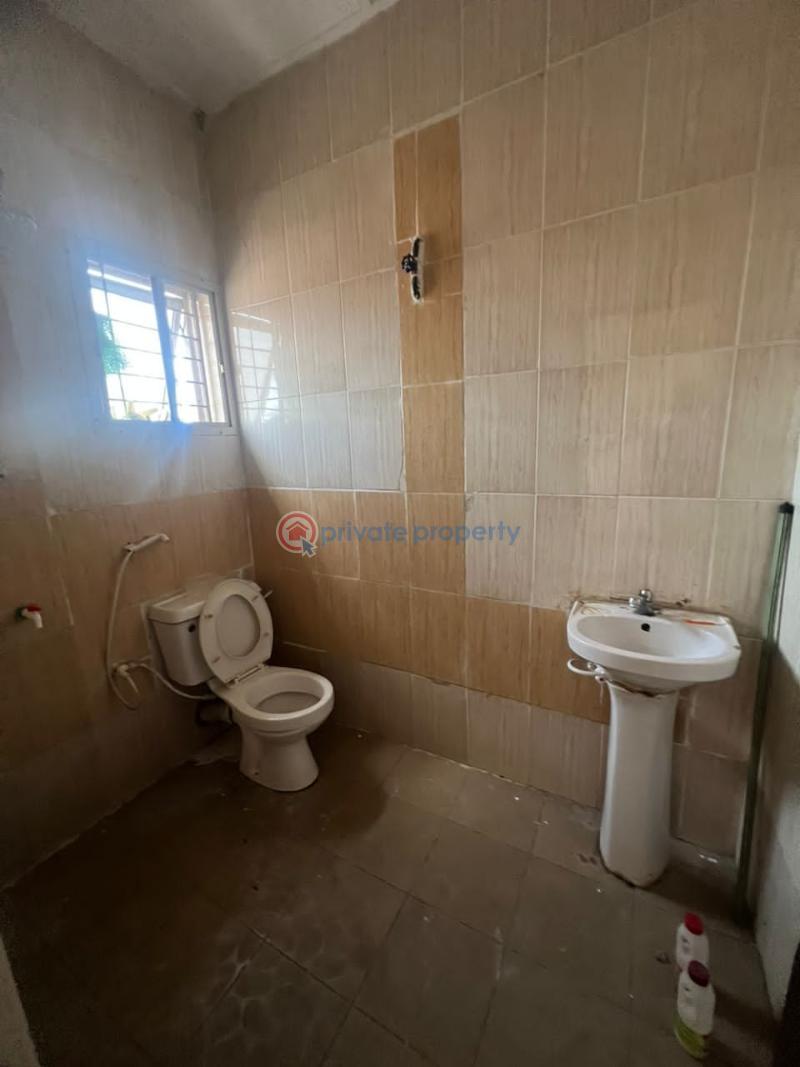 3 bedroom Flat & Apartment For Rent Iwaya Yaba Lagos - 1
