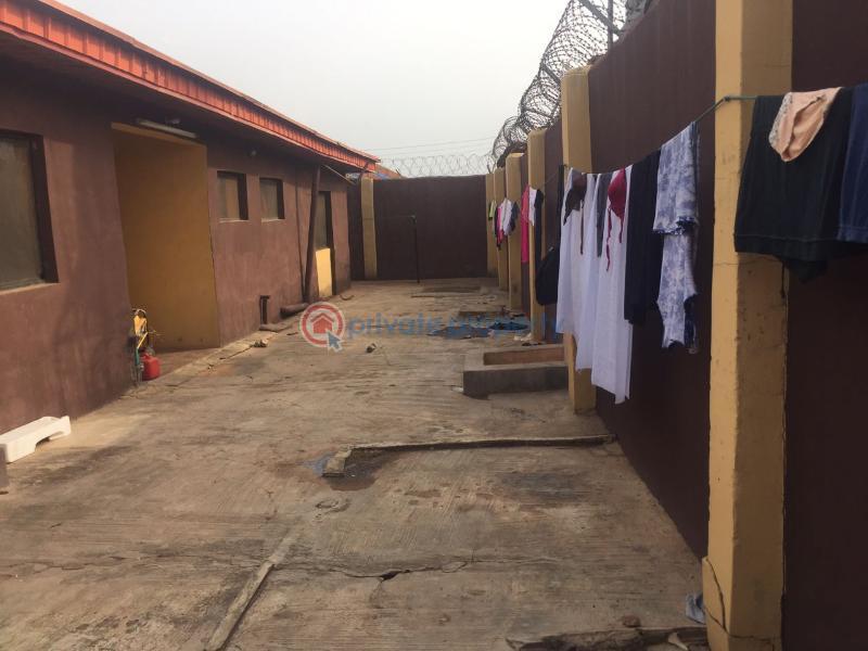 3 bedroom Flat & Apartment For Sale Kuola Ibadan Oyo - 4
