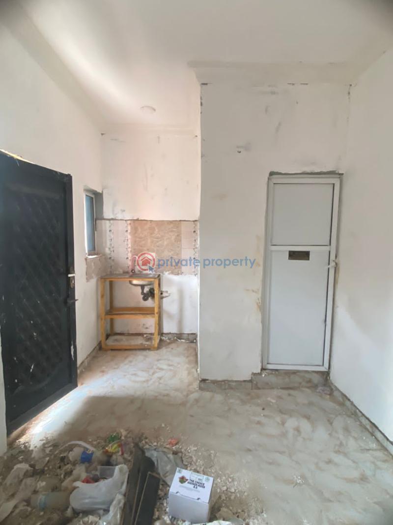 1 bedroom Self Contain For Rent Folagoro Fola Agoro Yaba Lagos - 2
