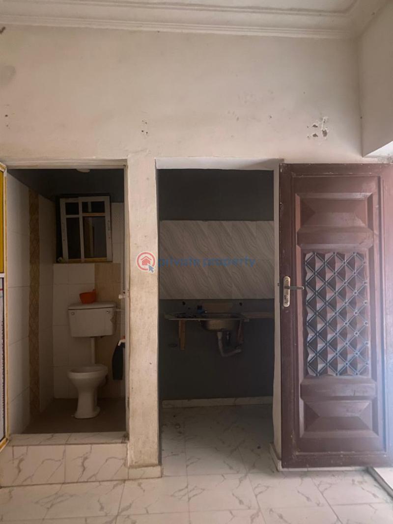 1 bedroom Self Contain For Rent Fola Agoro Yaba Lagos - 5
