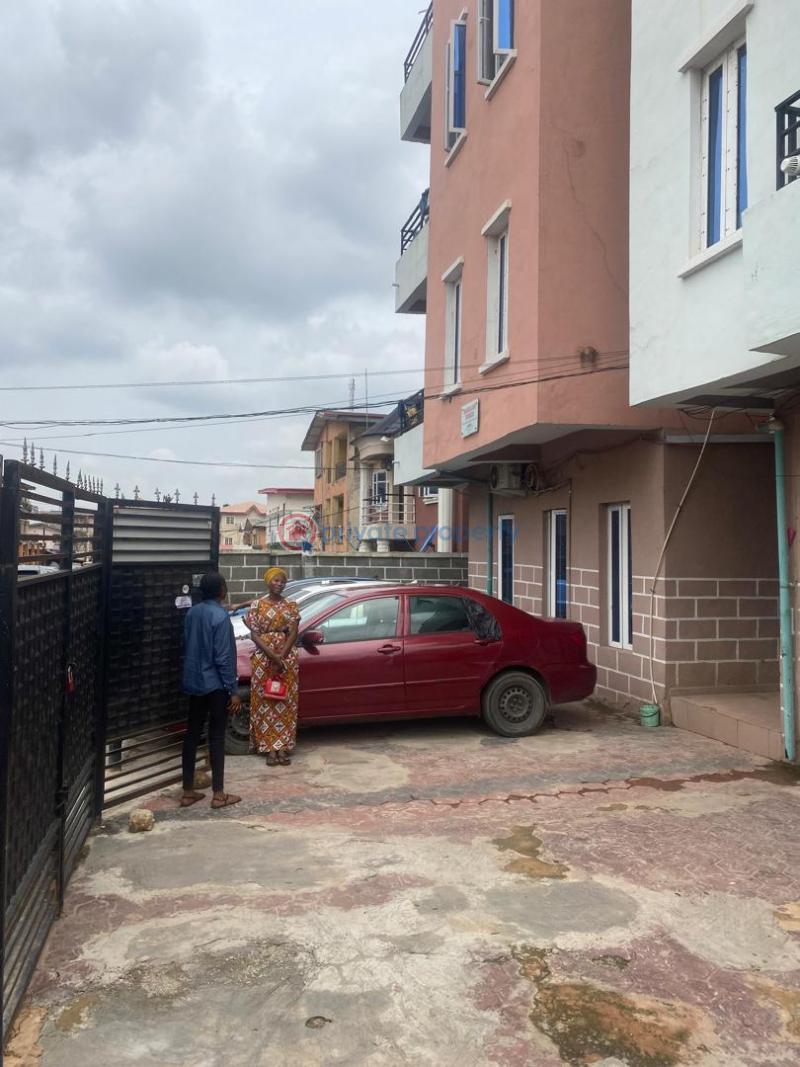 1 bedroom Self Contain For Rent Fola Agoro Yaba Lagos - 2