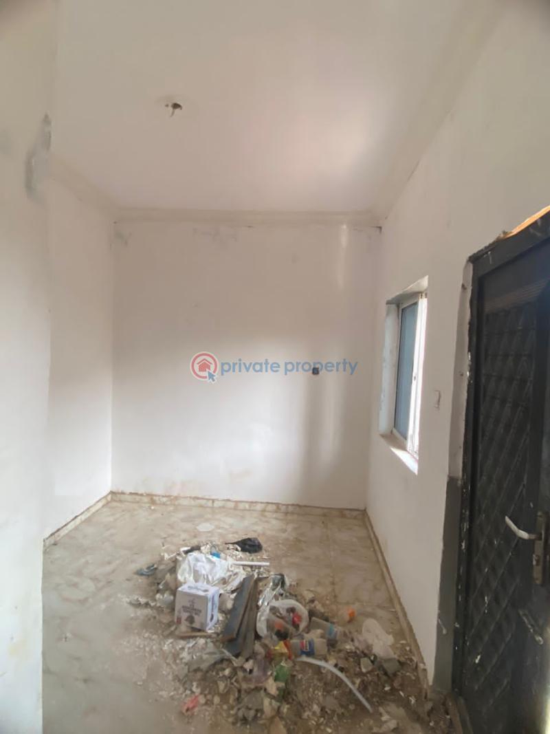 1 bedroom Self Contain For Rent Folagoro Fola Agoro Yaba Lagos - 3