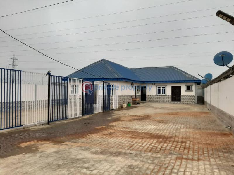 5 bedroom Detached Bungalow For Sale Off Bode Thomas Street Bode Thomas Surulere Lagos - 0
