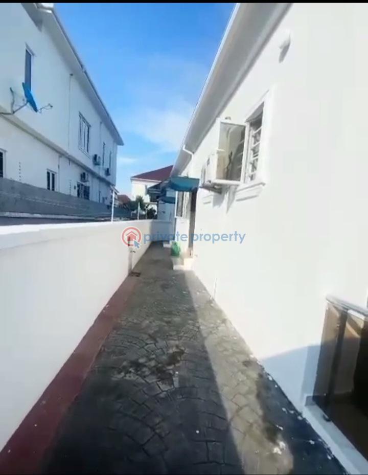 3 bedroom Semi detached Bungalow For Sale Thomas Estate Ajah Lagos - 5