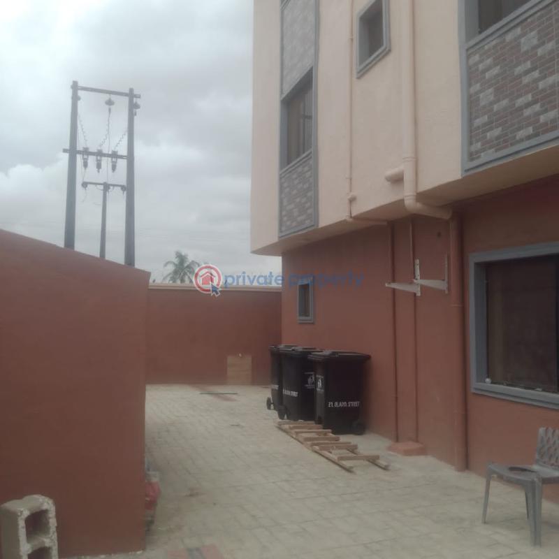 3 bedroom Block Of Flats For Rent Mafoluku Oshodi Lagos - 4