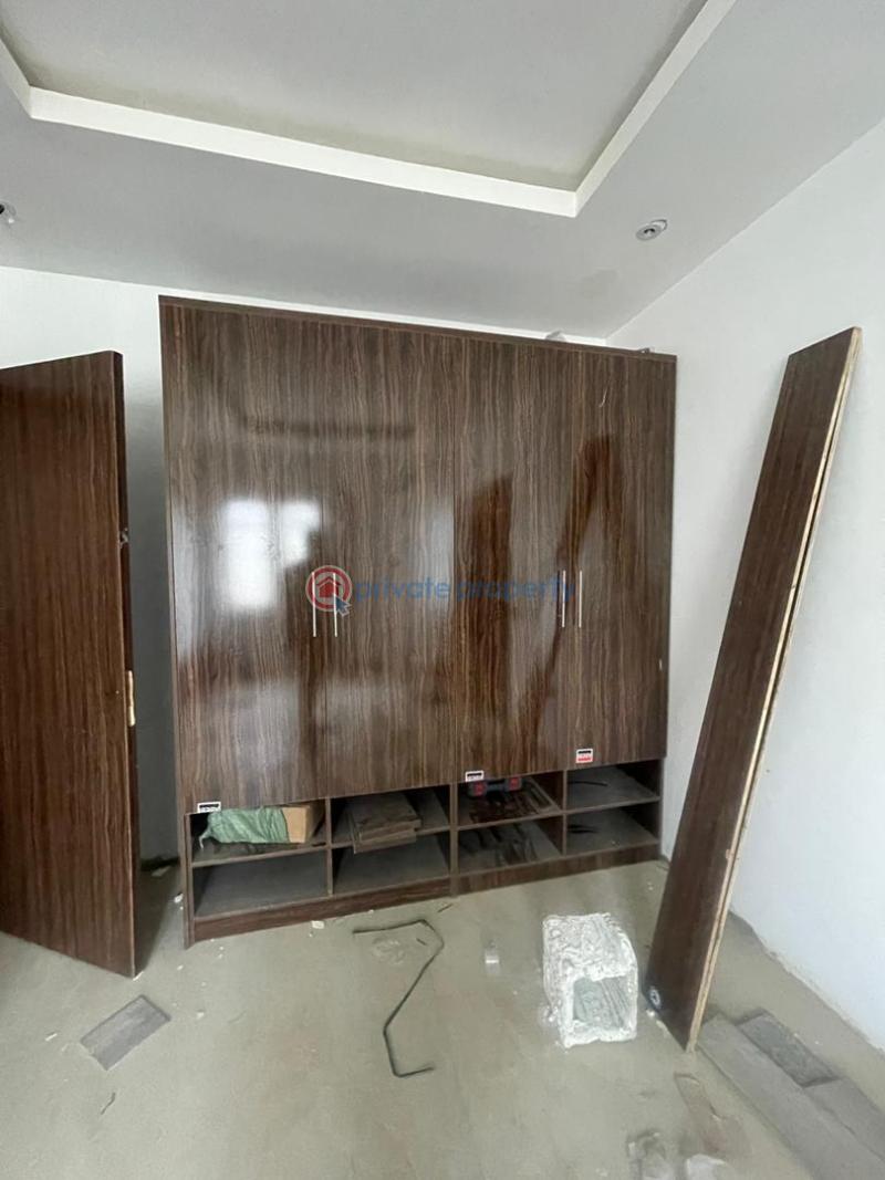 3 bedroom Flat & Apartment For Rent Surulere Lagos - 10