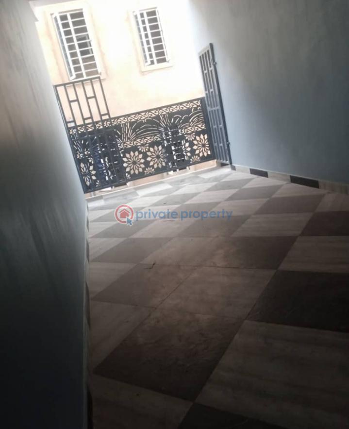 2 bedroom Block Of Flats For Rent Fadeyi Shomolu Lagos - 1