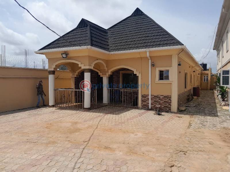 3 bedroom House For Sale Ijegun Road,ikotun Alimosho Lagos